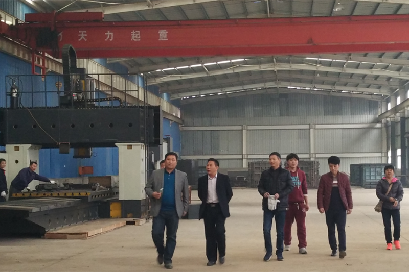 公司樹脂混泥土預制構件鋼模贏得市場廣泛關注 深圳韓江環保彩磚科技有限公司來訪